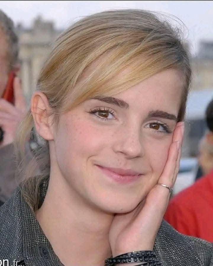 D3hzDg37 Emma Watson 10.jpg